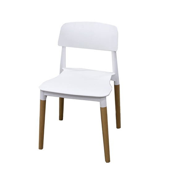 صورة كرسي مائدة من البلاستيك مع أقدام خشبية   قياس 76 × 42 × 44 سم